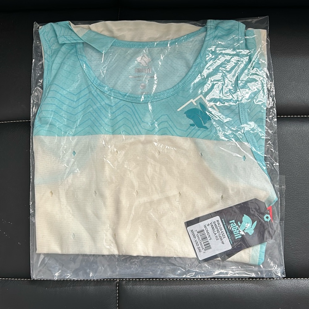 New Rabbit women’s “flash” singlet small